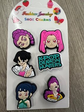 K-POP DEMON HUNTERS Shoe Charms Set with Pink & Purple Characters